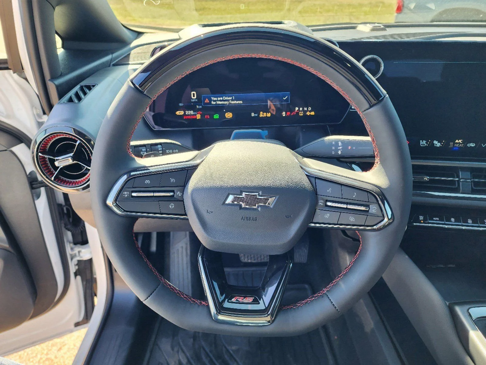 2025 Chevrolet Equinox EV RS - Photo 11