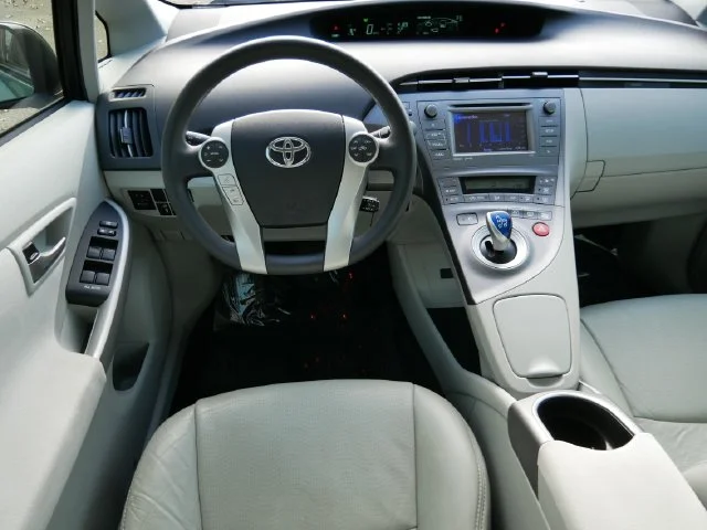 Used 2012 Pearl Toyota Three image 13