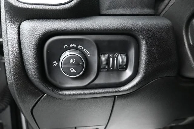 Used 2024 Silver Ram Laramie image 18