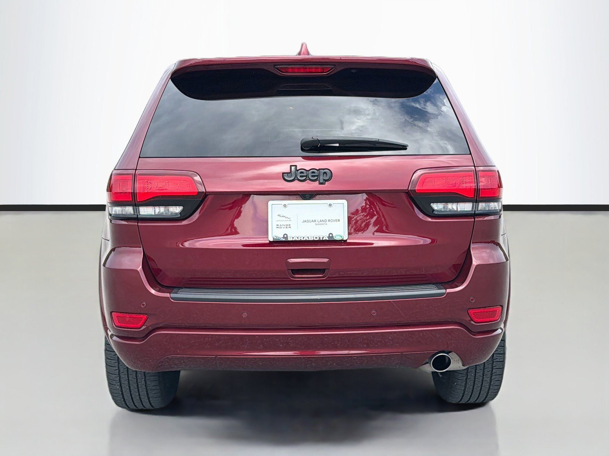 Used 2022 Velvet Red Pearlcoat Jeep Laredo X image 4