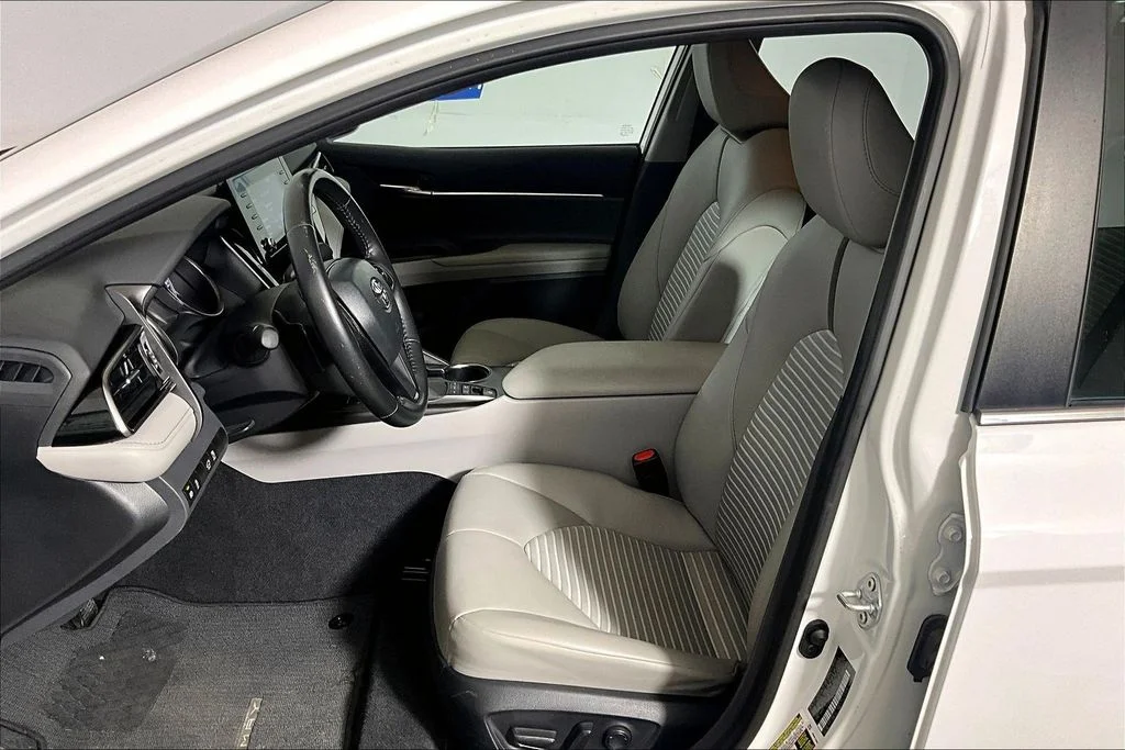 Used 2024 Ice Toyota SE image 20