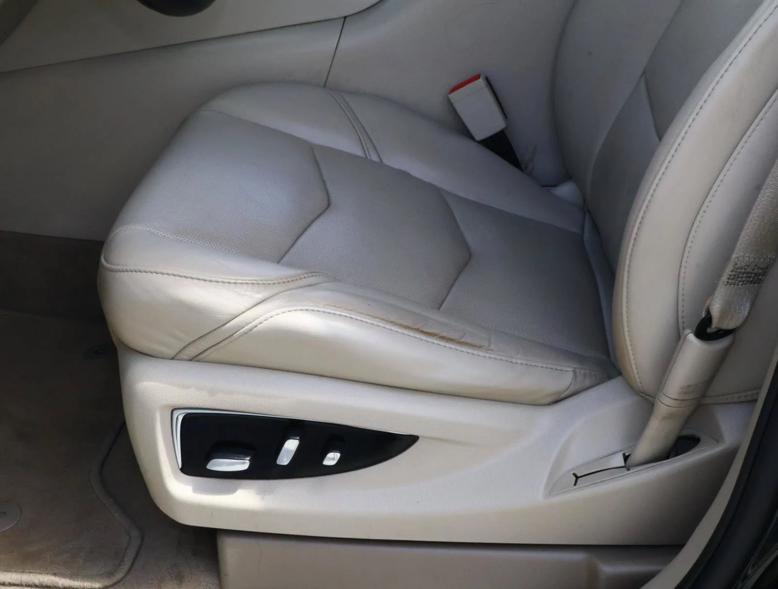 Used 2018 BLACK RAVEN Cadillac Luxury image 19