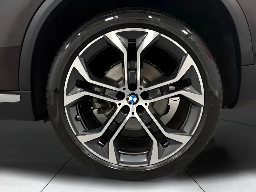 Used 2023 Brown BMW xDrive40i image 29