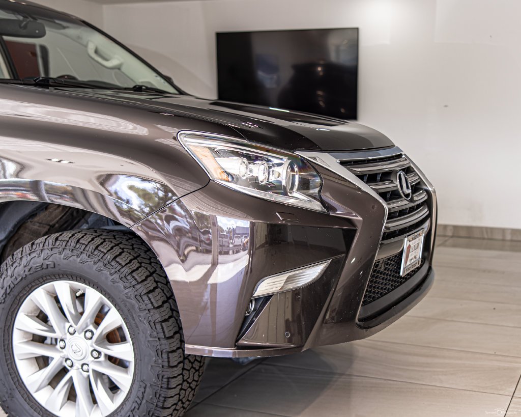 Used 2018 Red Lexus 460 image 3