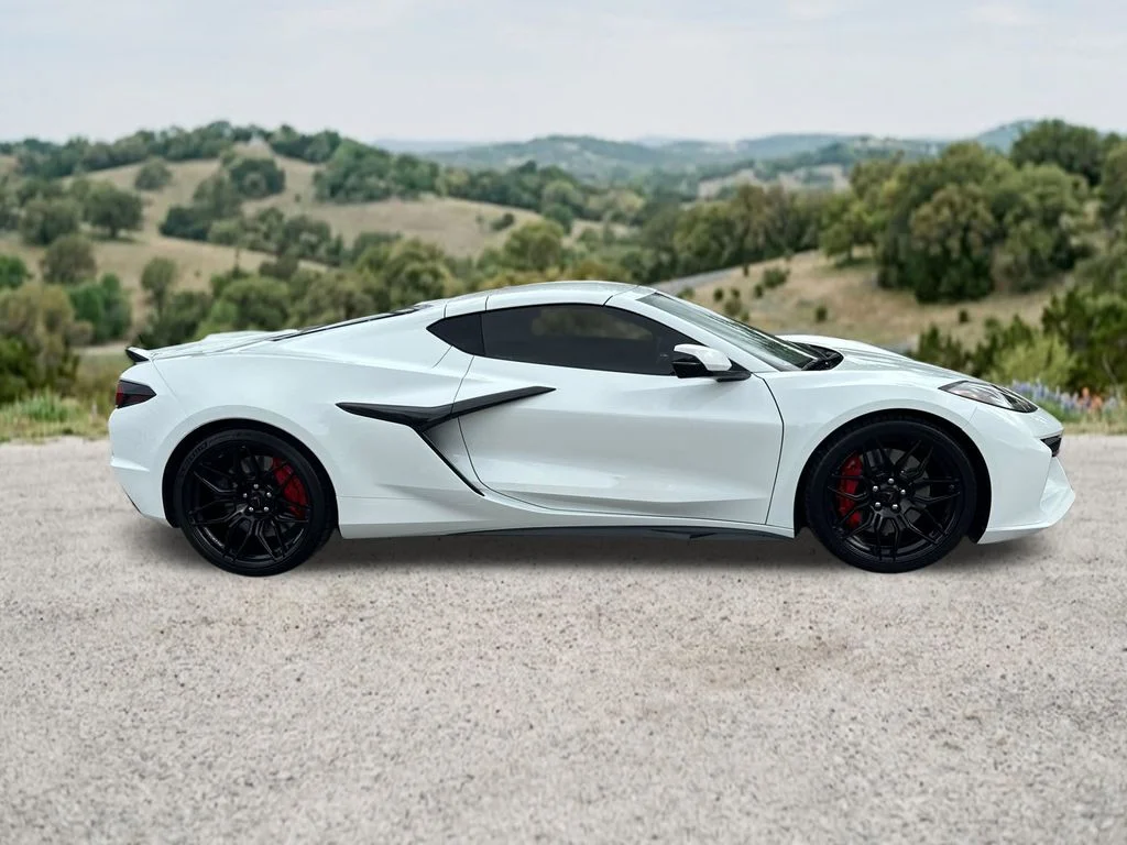 Used 2025 White Chevrolet Z06 image 11