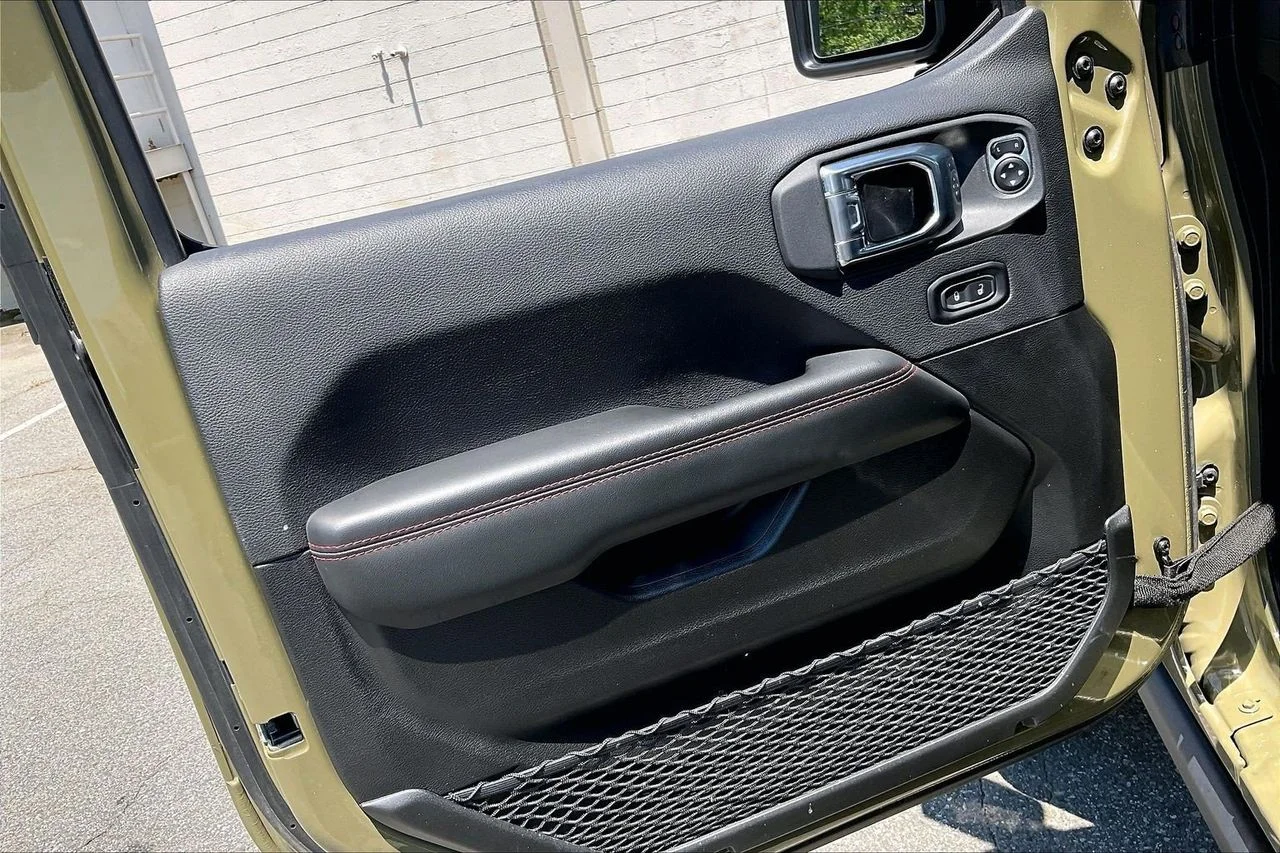 Used 2025  Jeep Rubicon image 26
