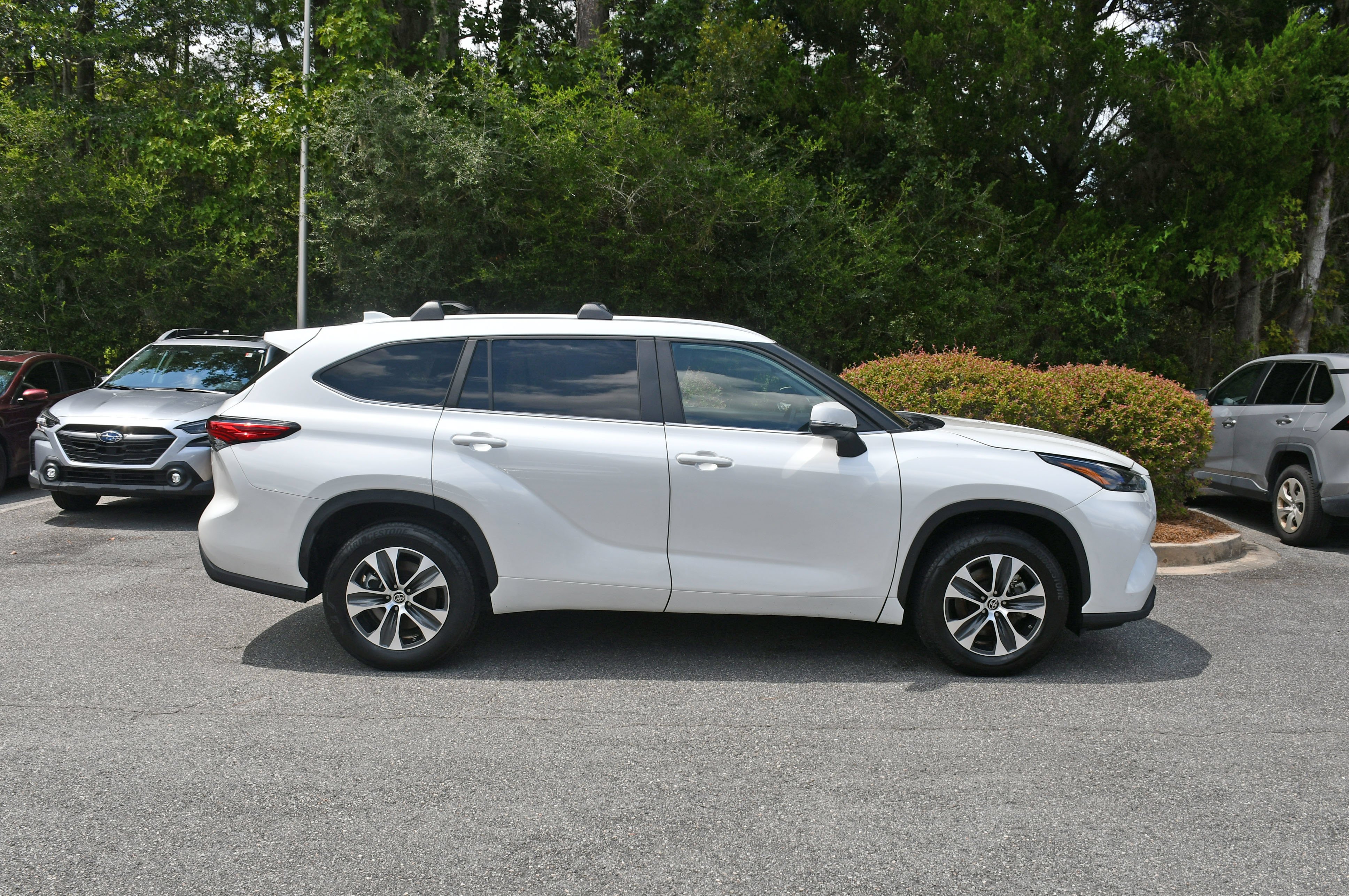 Used 2023 Beige Toyota XLE image 5