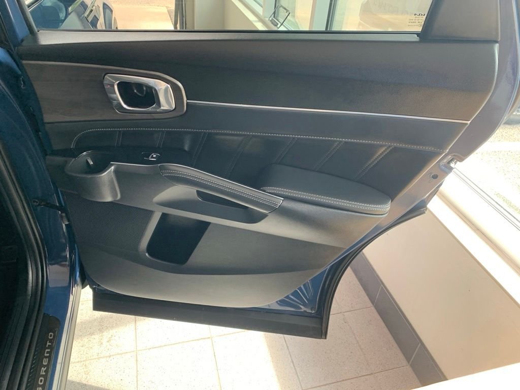 2025 Kia Sorento X-Line SX - Photo 18