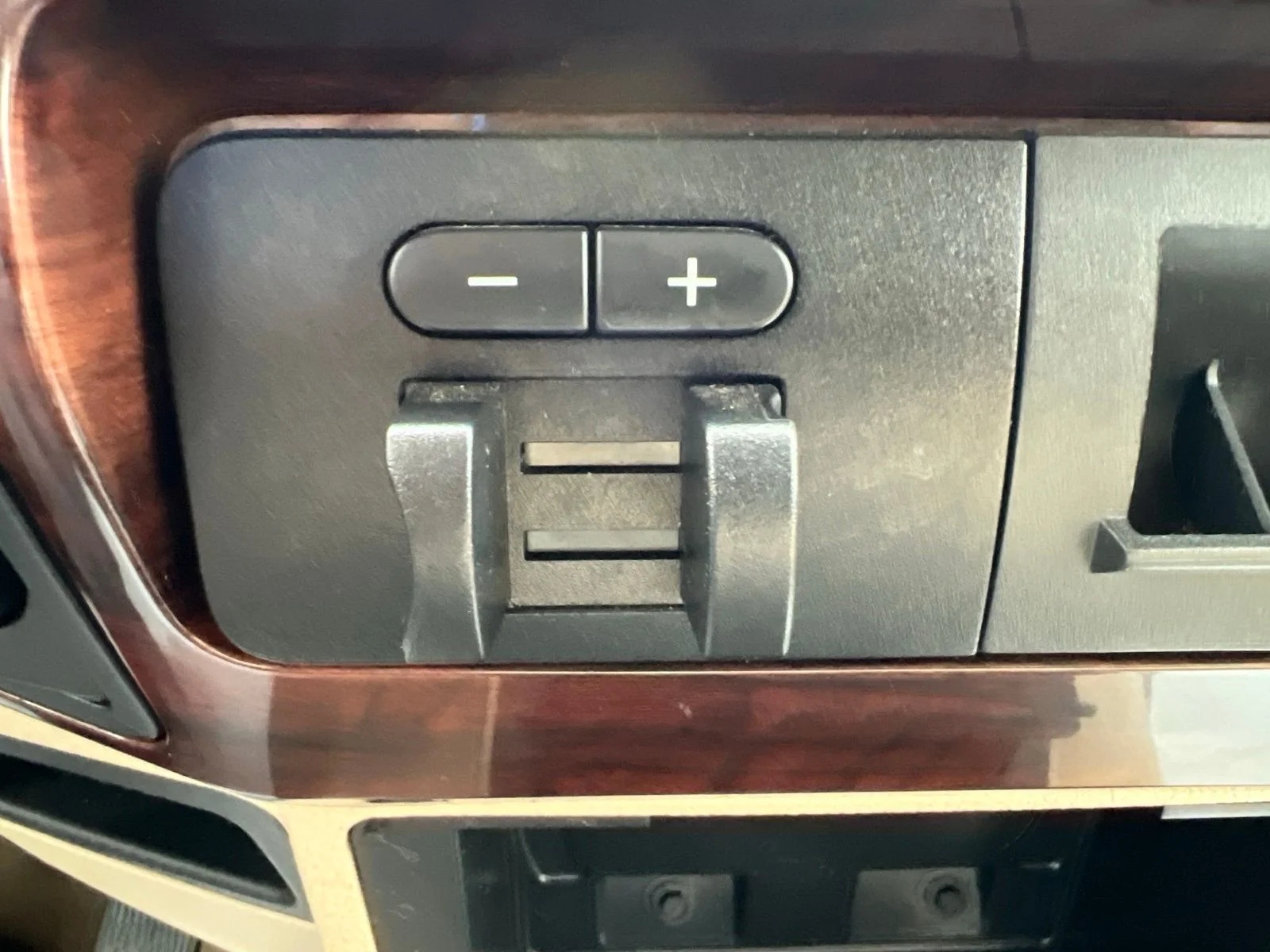 Used 2009 Royal Red Clearcoat Metallic Ford Lariat image 31