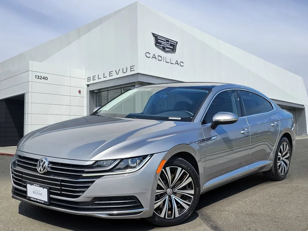 Used 2019  Volkswagen SEL image 1