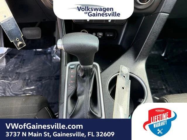 Used 2018 Hyper Red Kia LX image 27