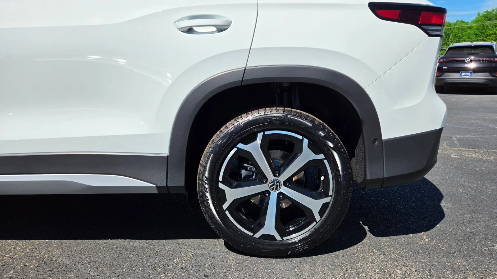 New 2026 Pure White Volkswagen SE image 15