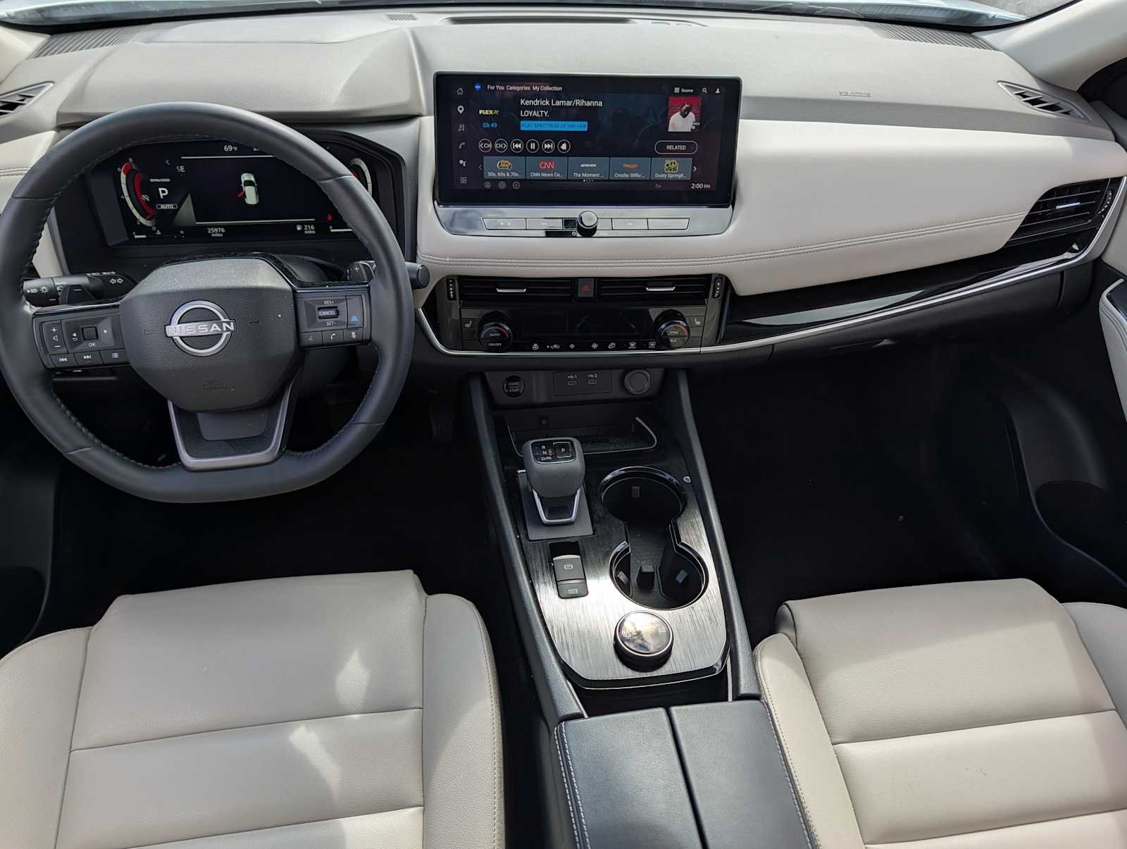 Used 2025 Everest White Pearl/Super Black Nissan SL image 16