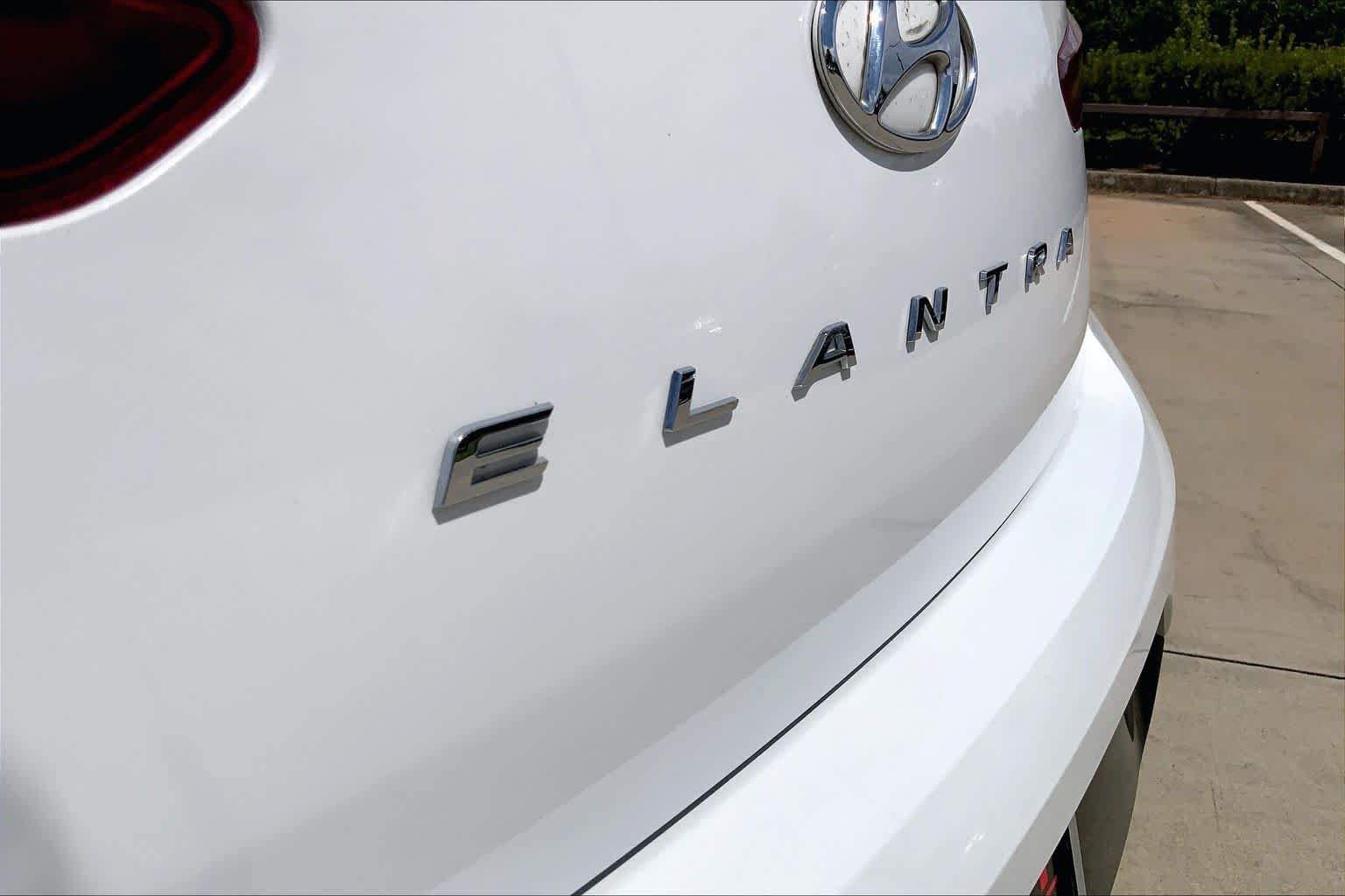 Used 2019 Quartz White Pearl Hyundai Value Edition image 30