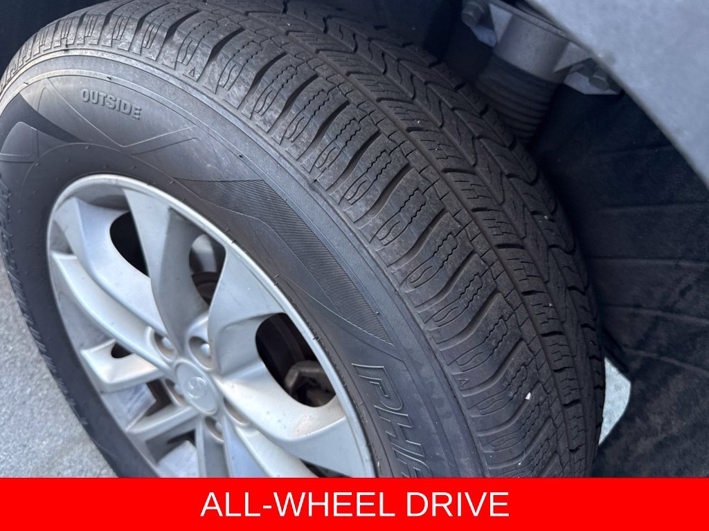 Used 2020 Gray Hyundai SE image 11