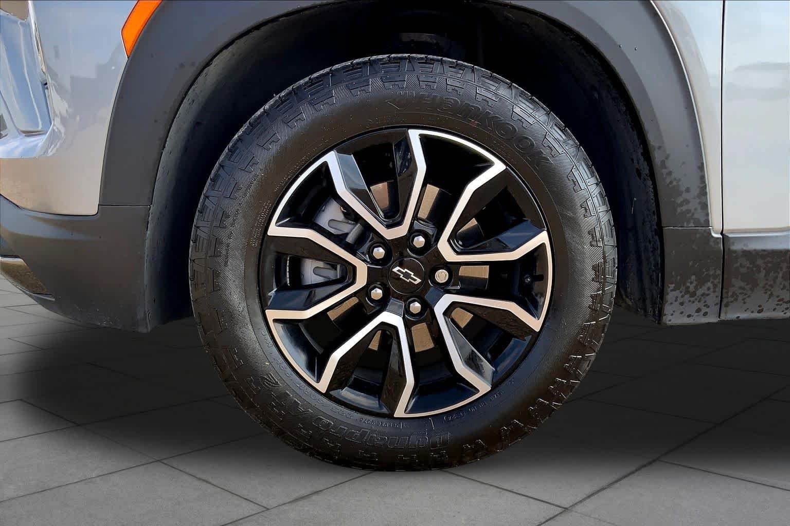 Used 2025 Sterling Gray Metallic Chevrolet ACTIV image 11
