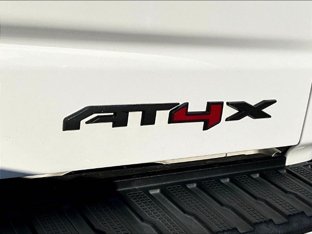Used 2022 White GMC AT4X image 28