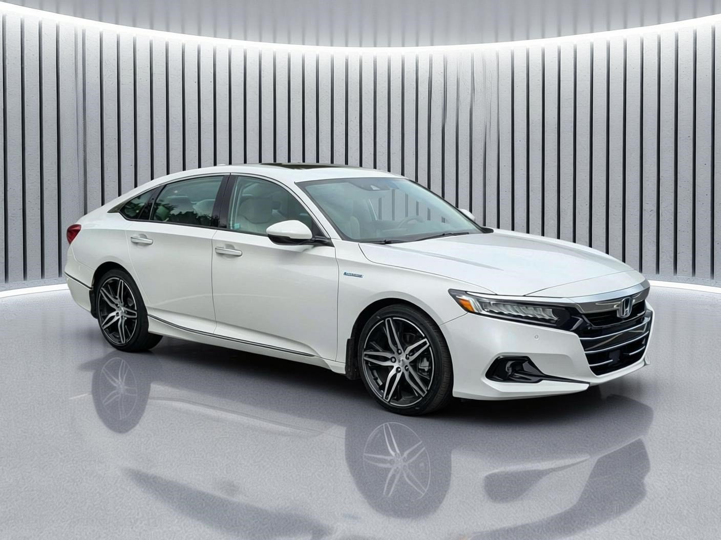 Used 2022 Platinum White Pearl Honda Touring image 2