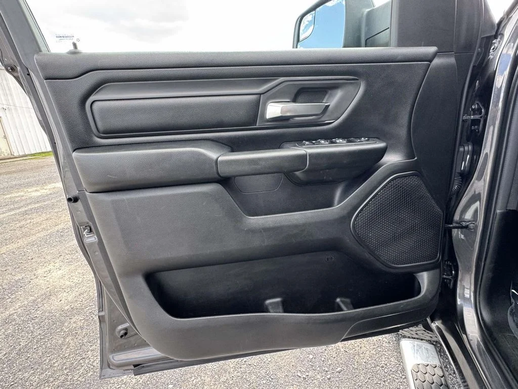 Used 2019 Gray Ram Tradesman image 27