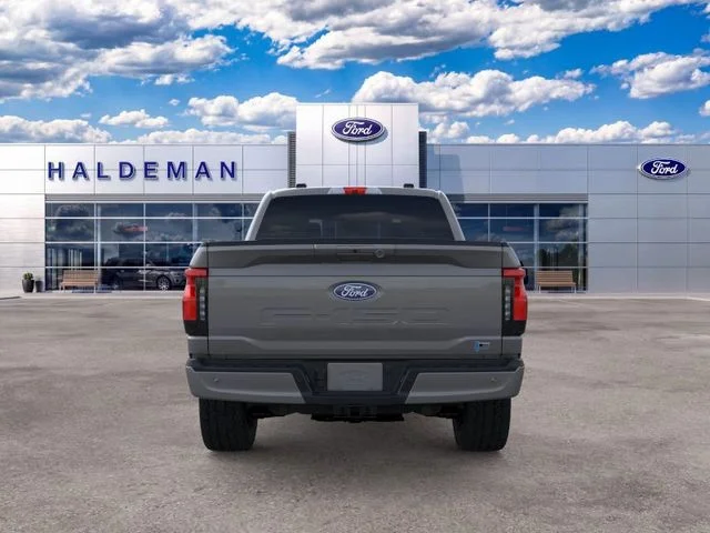 2025 Ford F-150 Lightning Flash - Photo 5