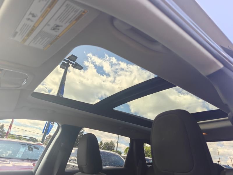 Used 2016 Gray Jeep Latitude image 11