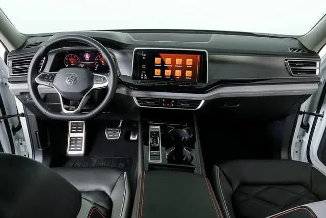 New 2026 Opal White Pearl Volkswagen 2.0T Peak Edition image 18