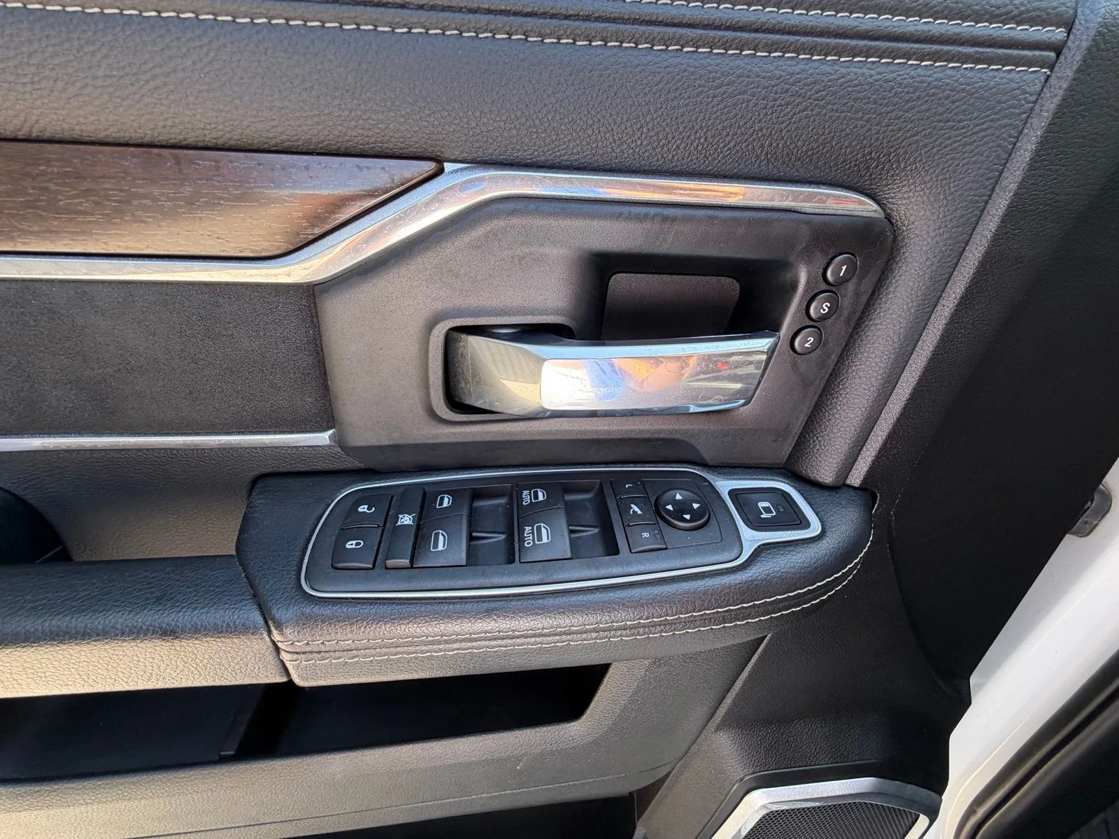 Used 2022 White Ram Laramie image 14