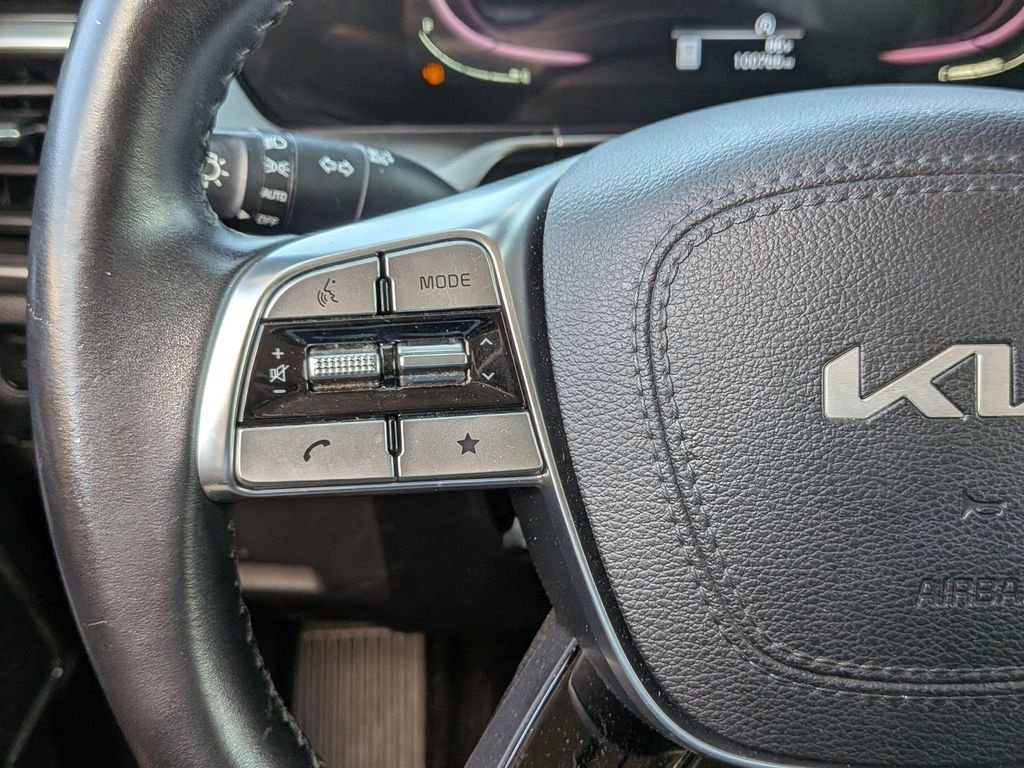 Used 2023 Silver Kia S image 18