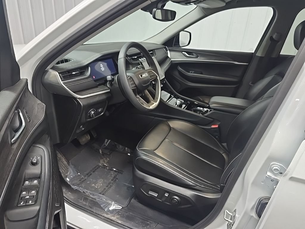 Used 2023 Bright White Clearcoat Jeep Limited image 31