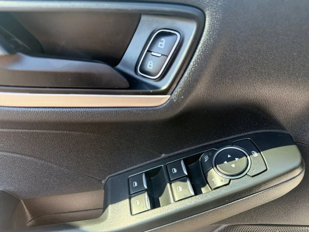 Used 2022 Gray Ford SE image 29
