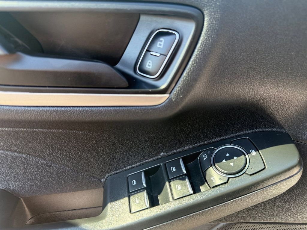 Used 2022 Gray Ford SE image 29