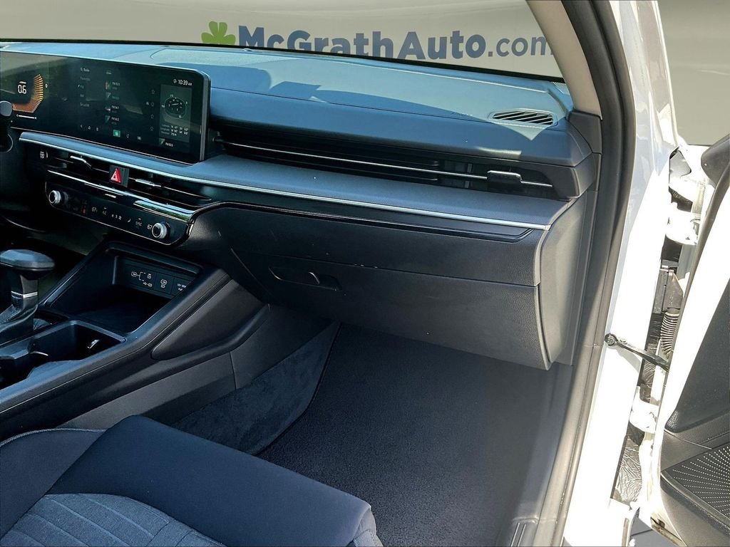 Used 2025 White Kia LXS image 26