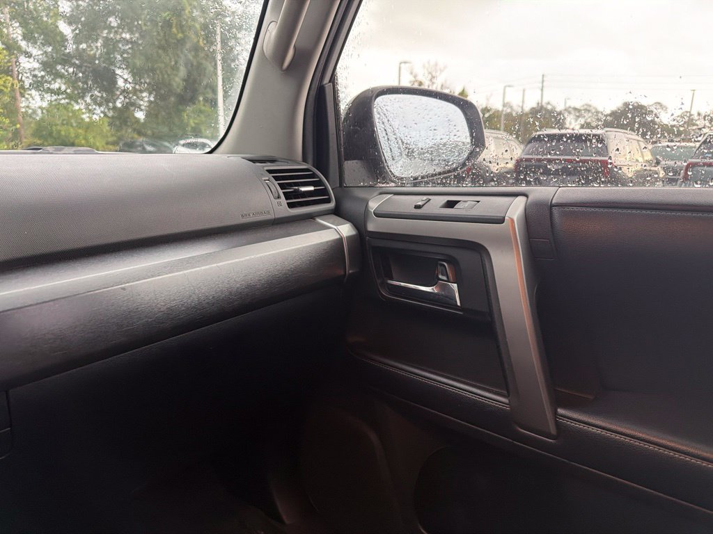 Used 2018 Classic Silver Metallic Toyota SR5 image 15
