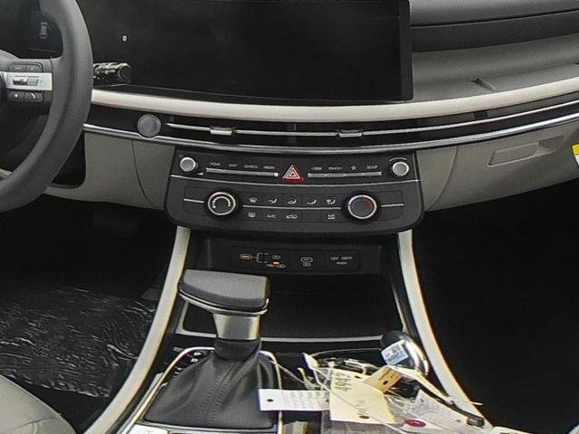 New 2026 White Hyundai SE AWD image 37