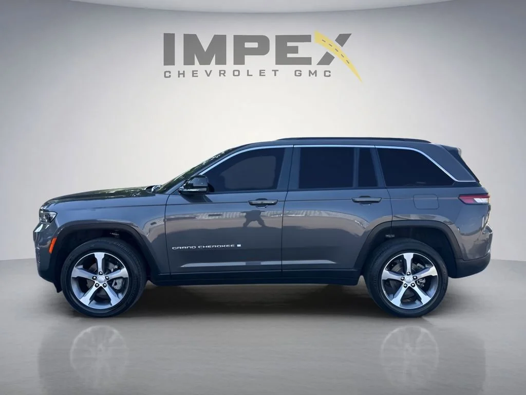 Used 2024 Gray Jeep Limited image 2