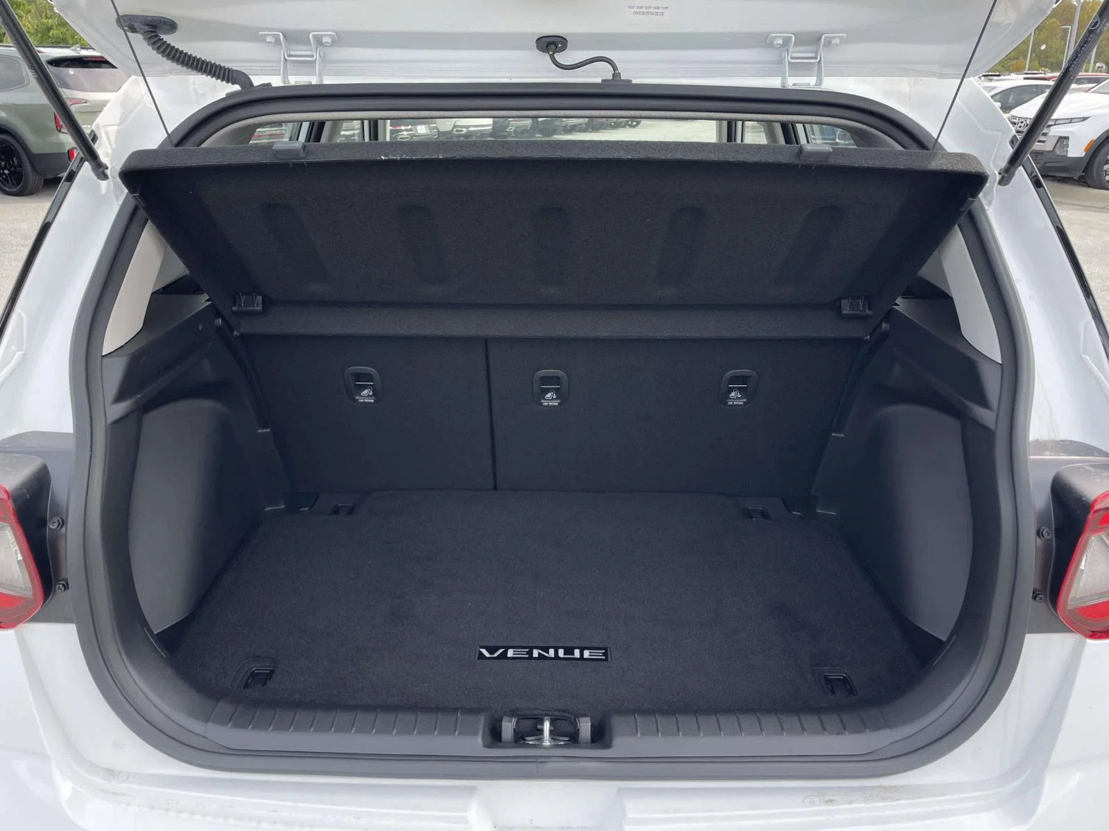 Used 2026 Lunar White Hyundai SEL image 30