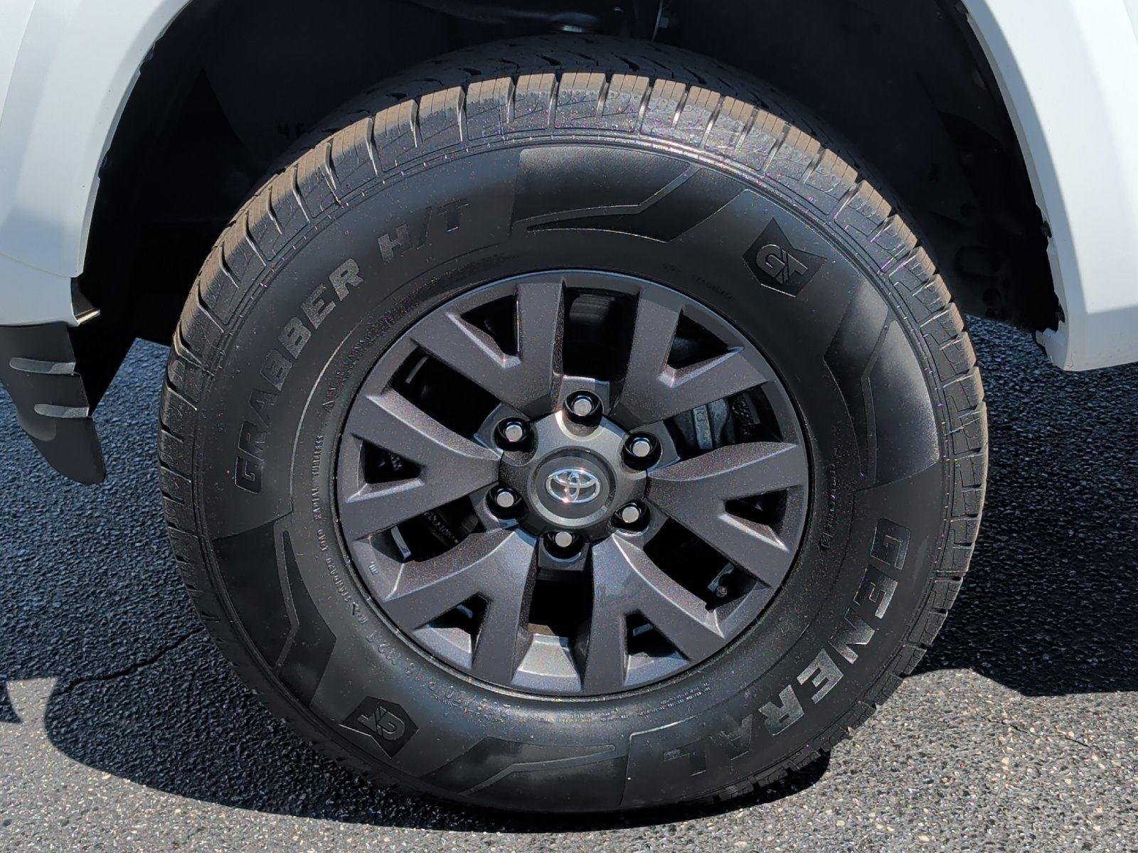 Used 2023 Ice Cap Toyota SR5 image 10