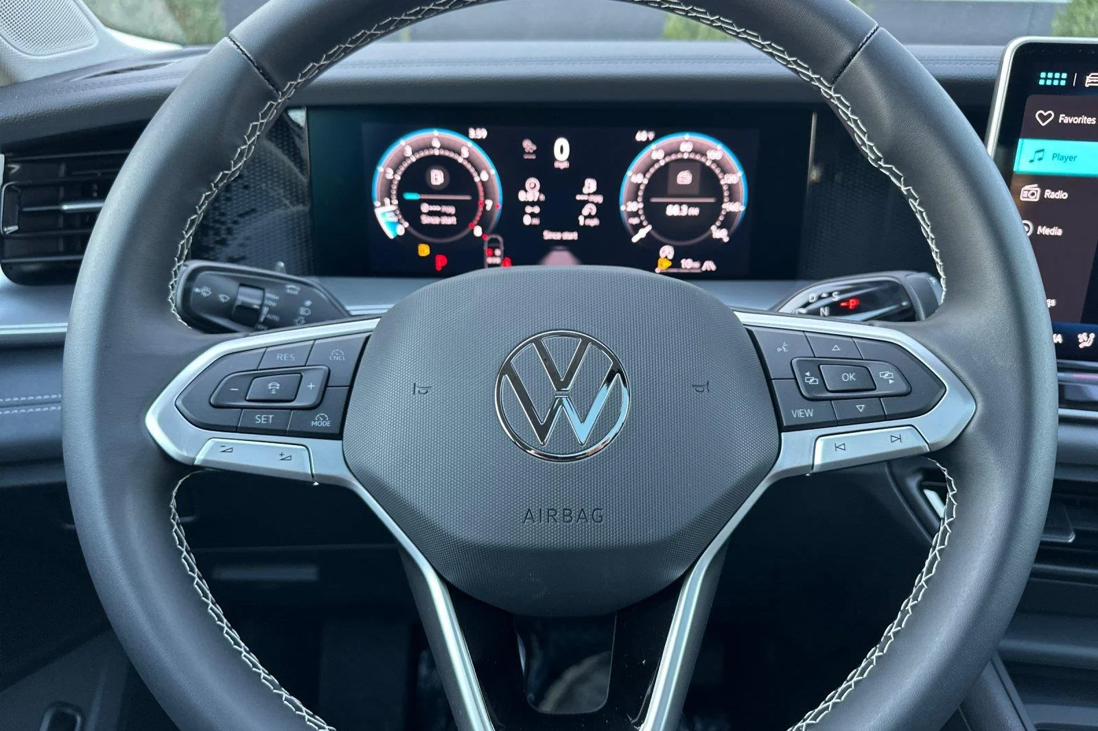 New 2026 Deep Black Pearl Volkswagen SE image 22