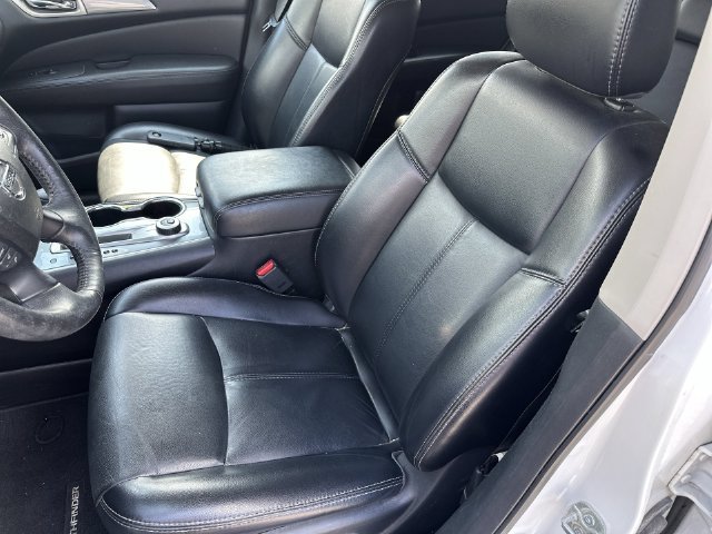 Used 2019 White Nissan SL image 16
