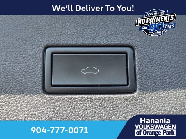 Used 2018 Black Volkswagen 2.0T SE w/Technology image 13