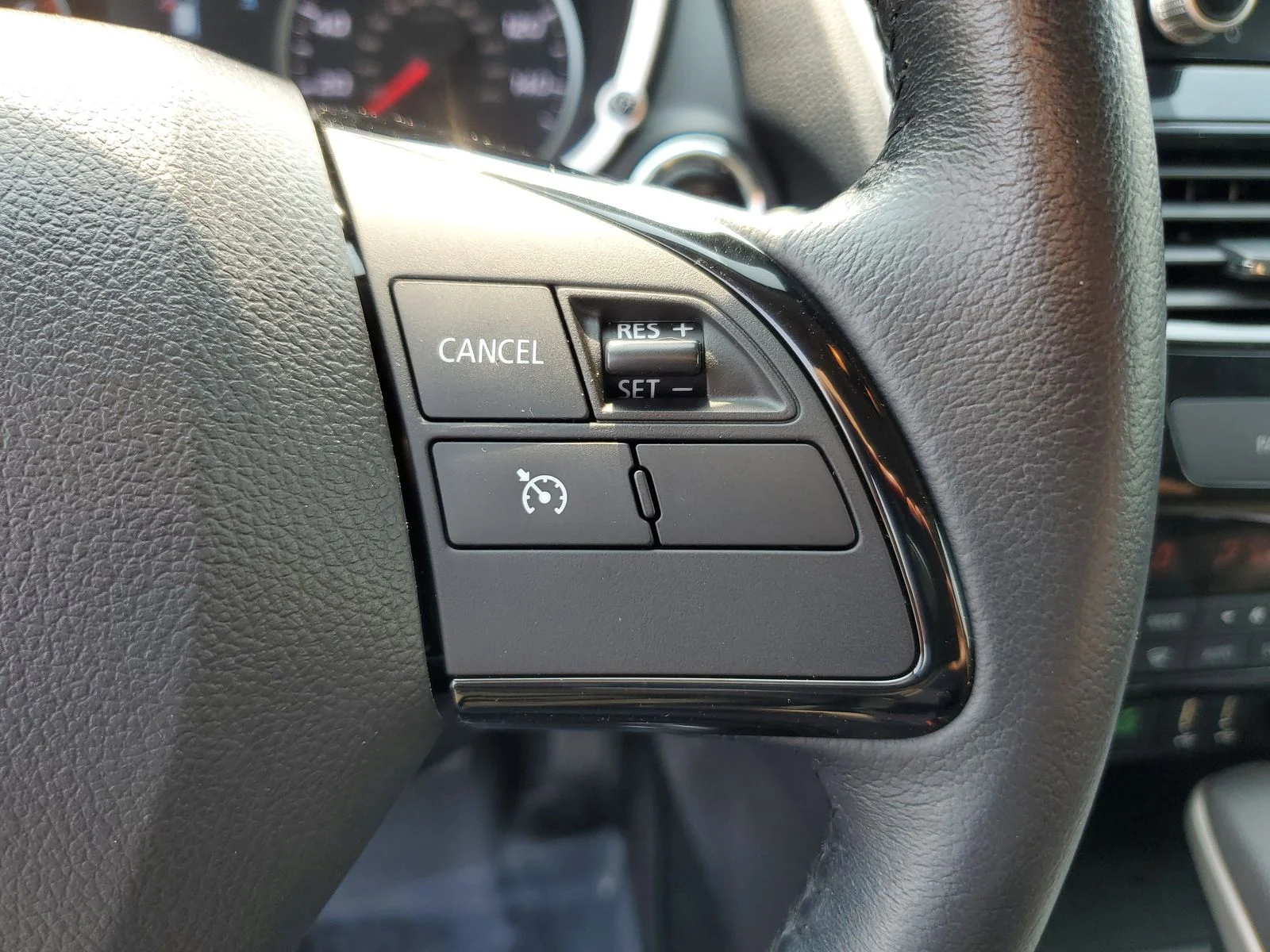 Used 2022 Blue Mitsubishi SE image 19
