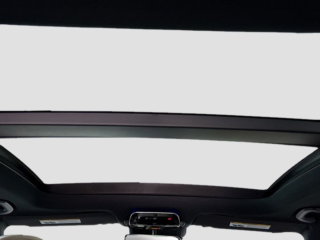 New 2026 MANUFAKTUR Moonlight White Metallic Mercedes-Benz GLC 300 image 23