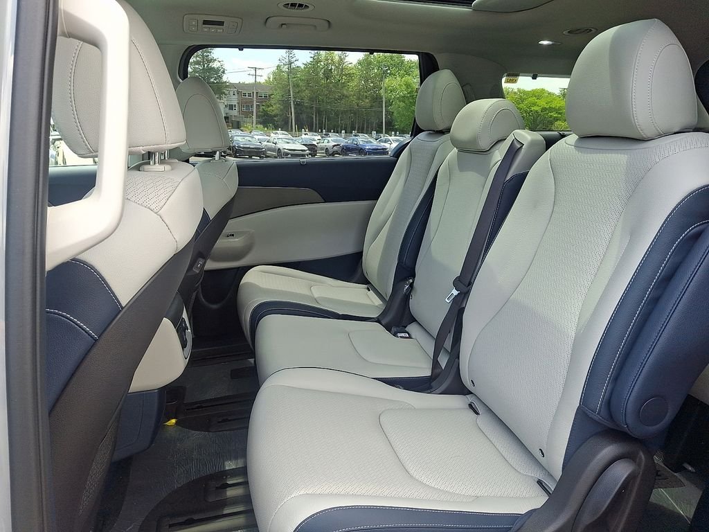 New 2026 Ceramic Silver Kia SX Prestige image 5