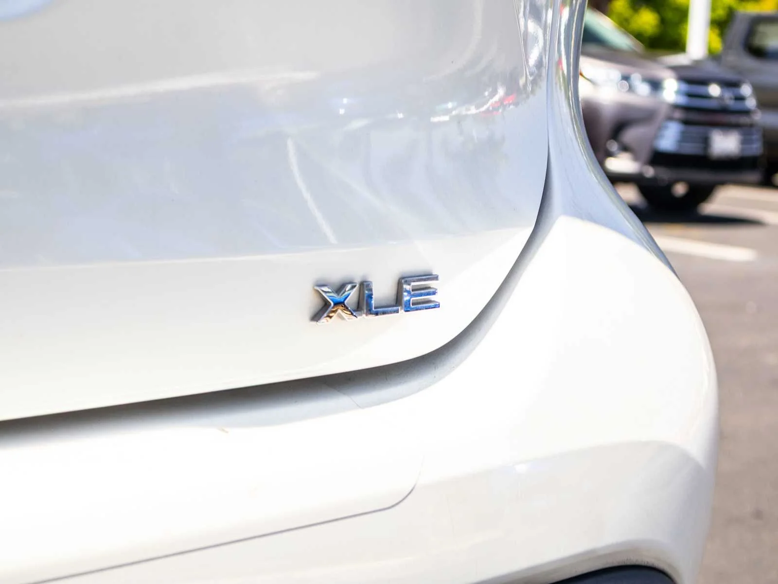 Used 2020 Blizzard Pearl Toyota XLE image 11