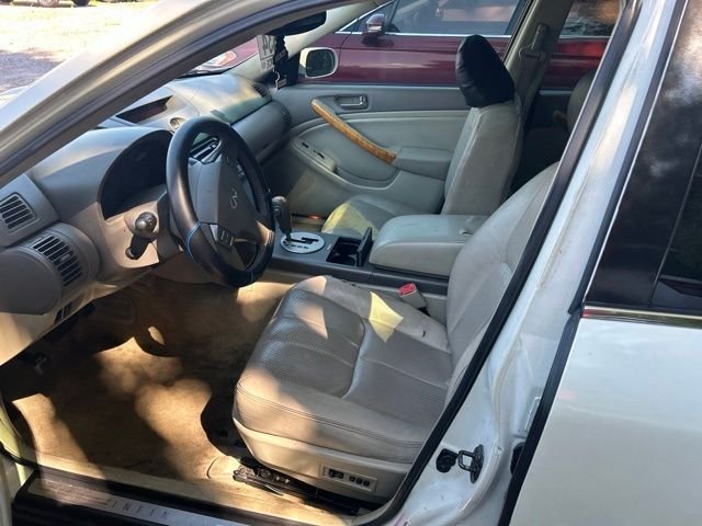 Used 2003 Ivory Pearl INFINITI Luxury image 11
