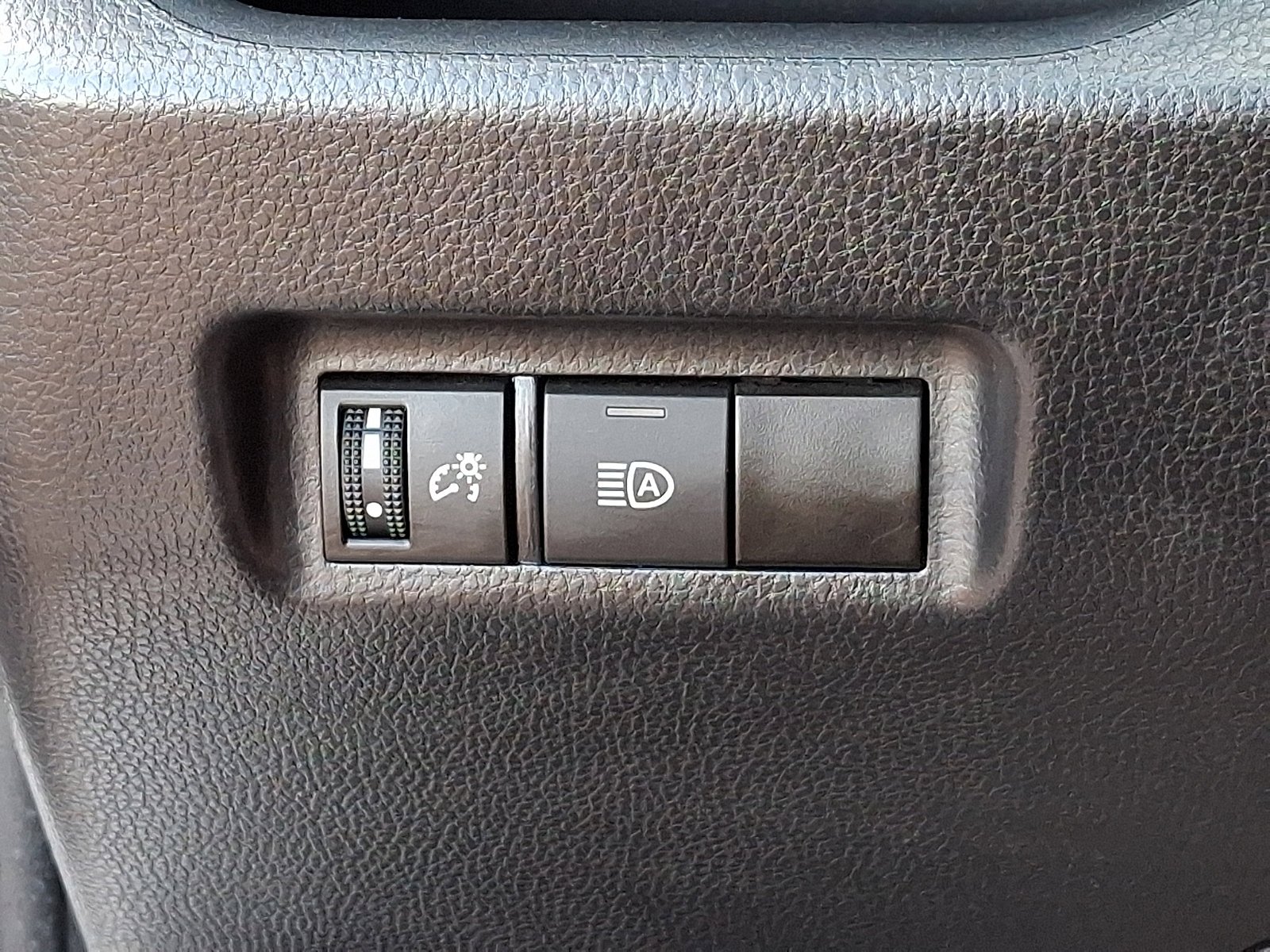 Used 2025 Ice Cap Toyota Hybrid LE image 24