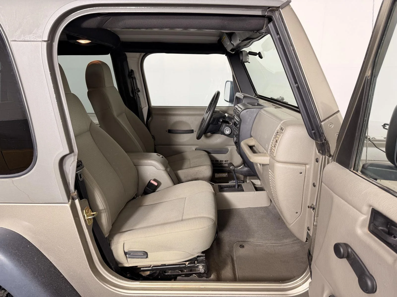 Used 2006 Light Khaki Metallic Jeep Rubicon image 13