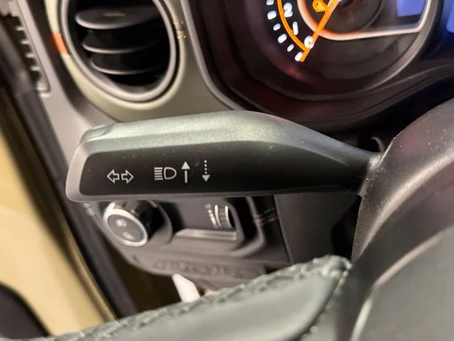 Used 2025  Jeep Mojave image 19