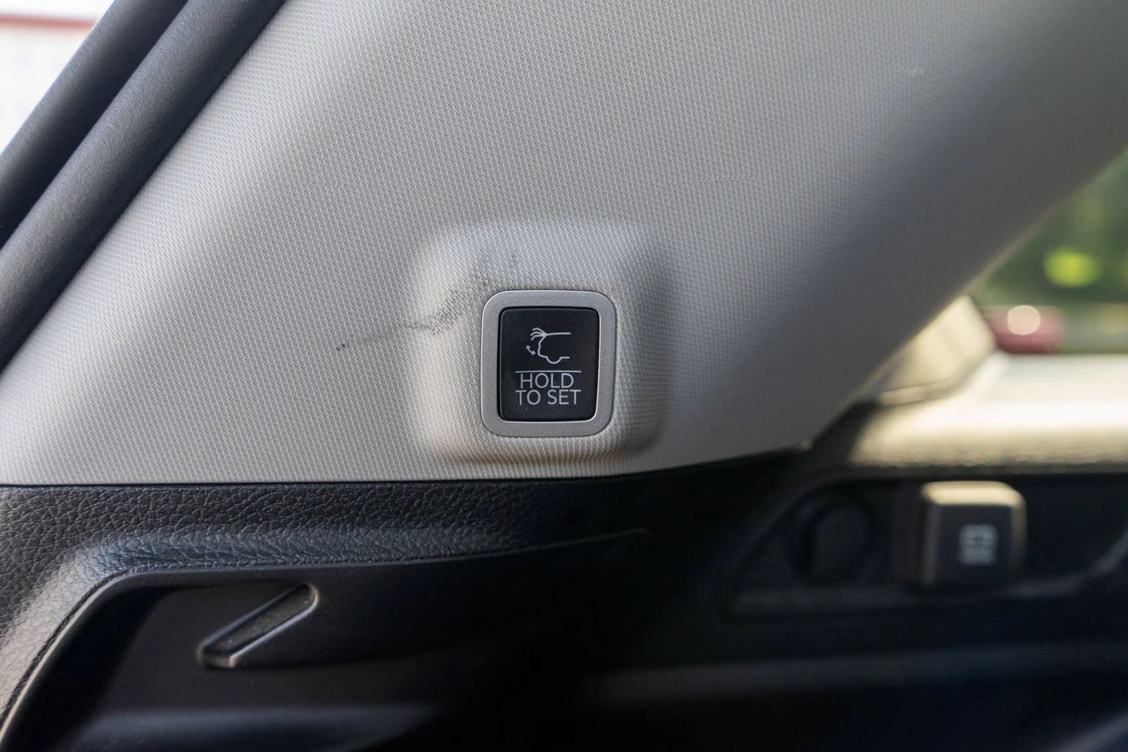Used 2023 Diamond Black Crystal Pearlcoat Jeep Limited image 10