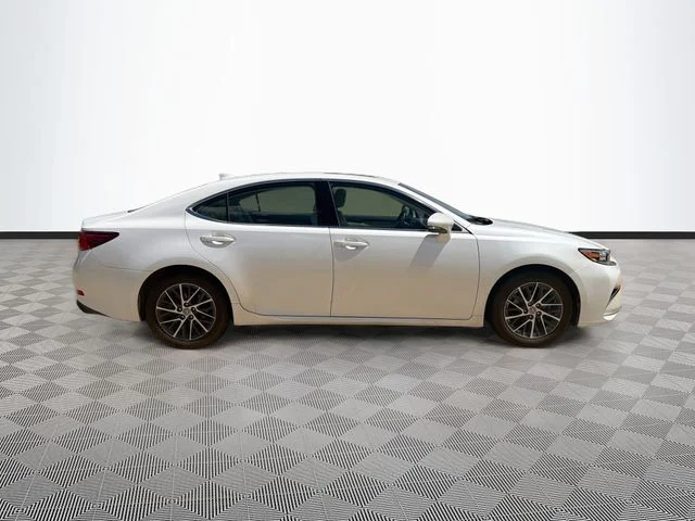 Used 2018 White Lexus 350 image 8
